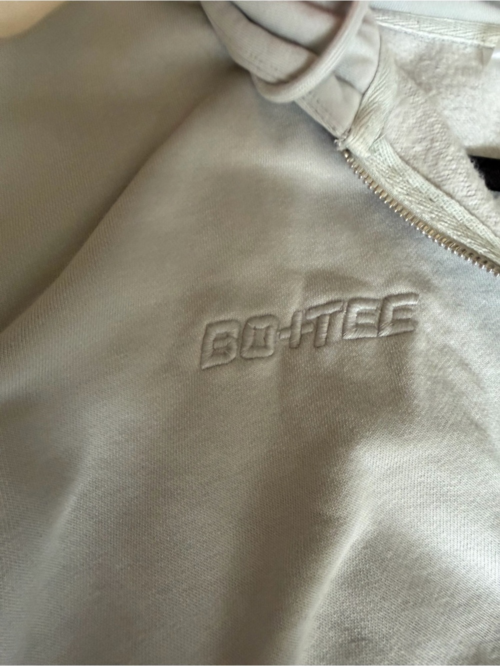 BO+TEE Embroidered Grau Zip Hoodie